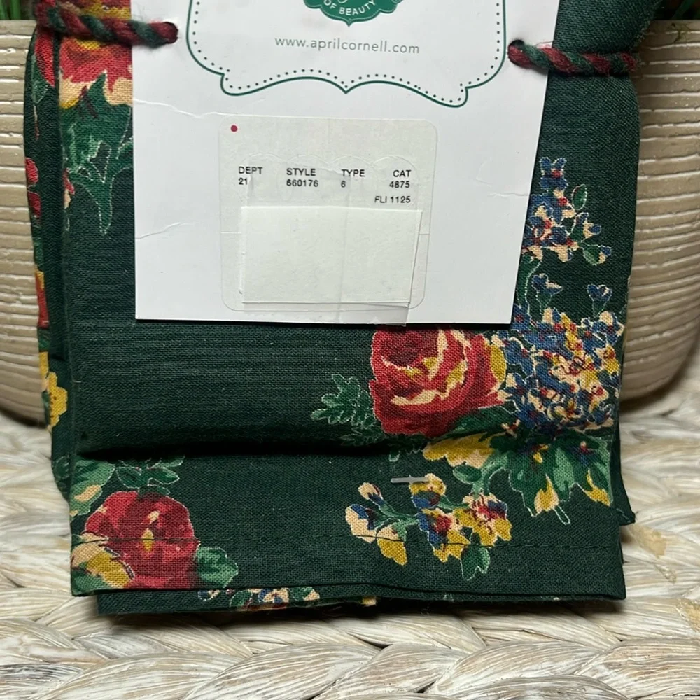 April Cornell Estella Rose Green & Red Floral Napkin Set/10 16x16 Cotton NWT